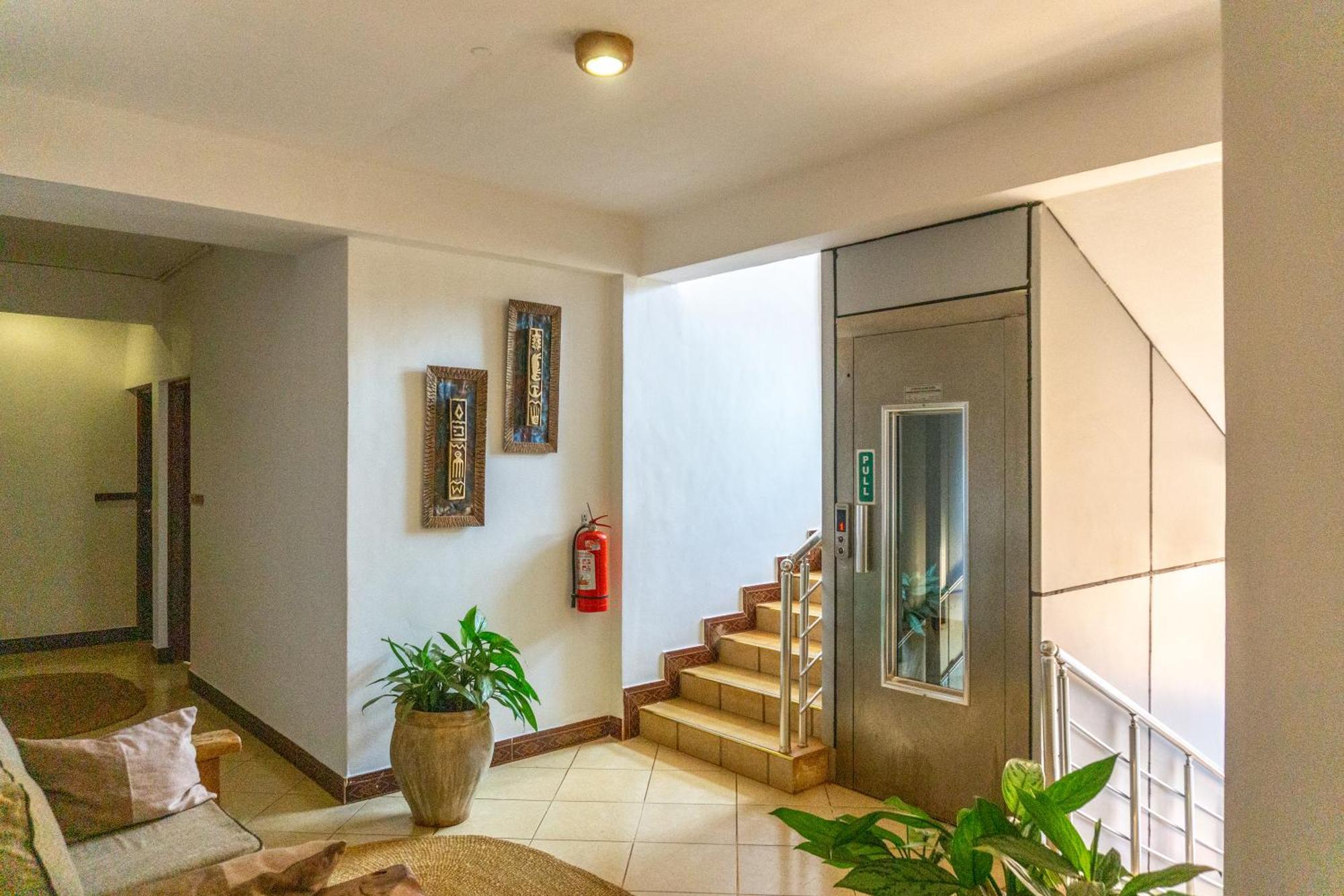 Lilac Elevate Inn كاراتو المظهر الخارجي الصورة