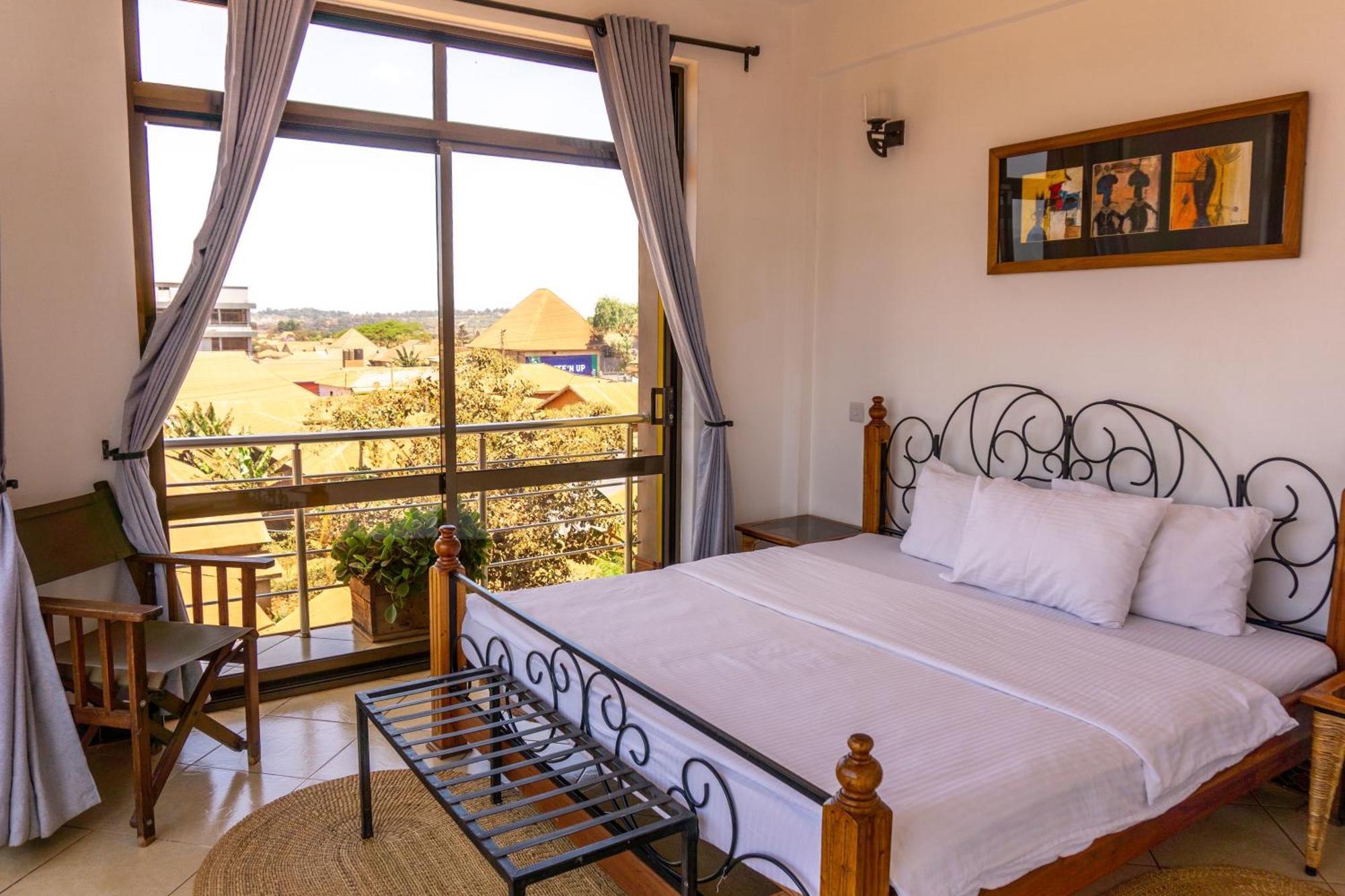 Lilac Elevate Inn كاراتو المظهر الخارجي الصورة