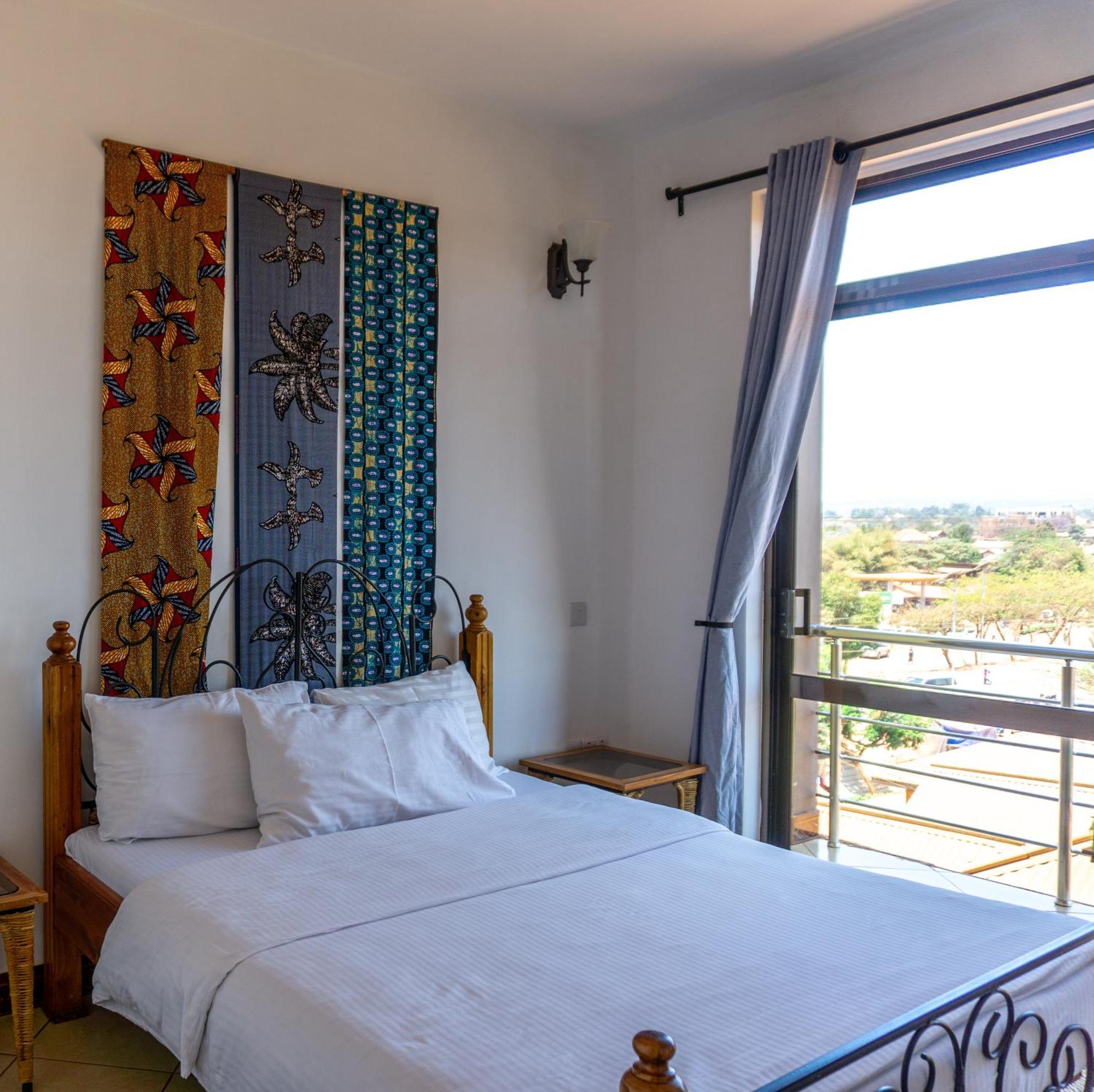 Lilac Elevate Inn كاراتو المظهر الخارجي الصورة